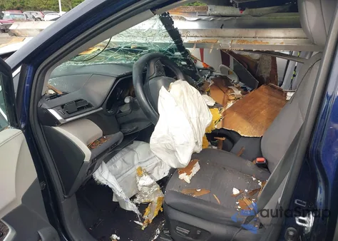 2024 Toyota Sienna Le z USA, uszkodzony, nr VIN 5TDKSKFC0RS133528